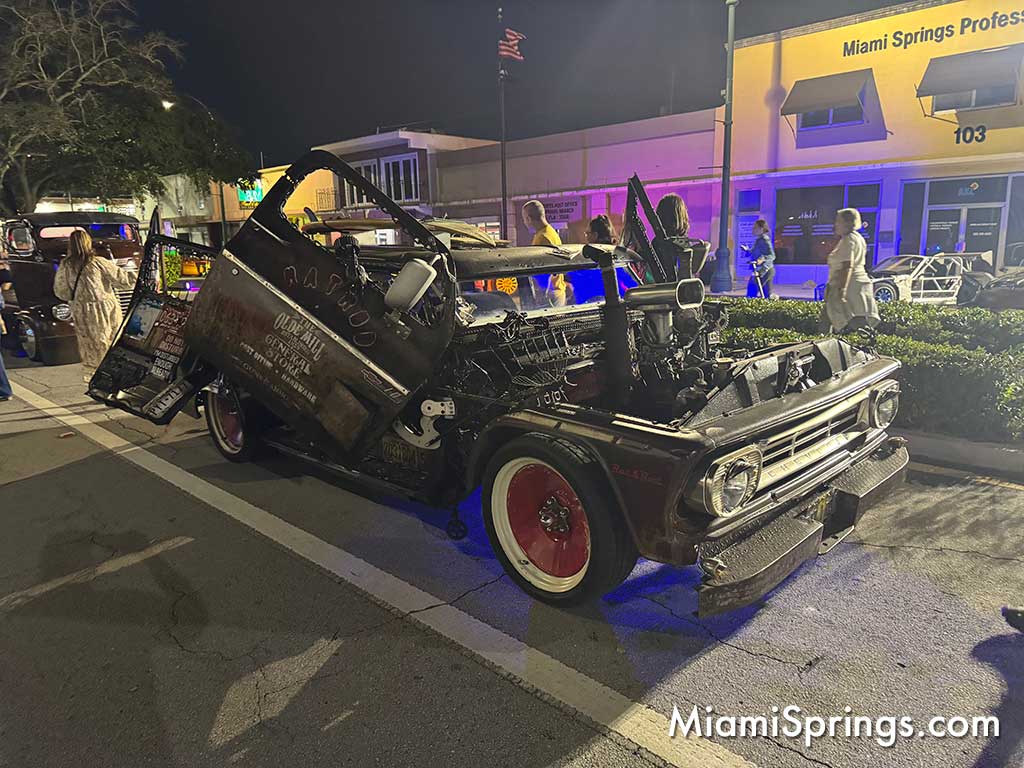 Classic Cars at the 2025 River Cities Festival (Photo Credit: MiamiSprings.com)