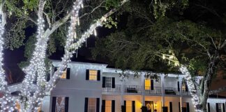 Beautiful Miami Springs Homes Decorated for Christmas