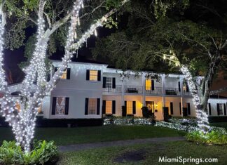 Beautiful Miami Springs Homes Decorated for Christmas