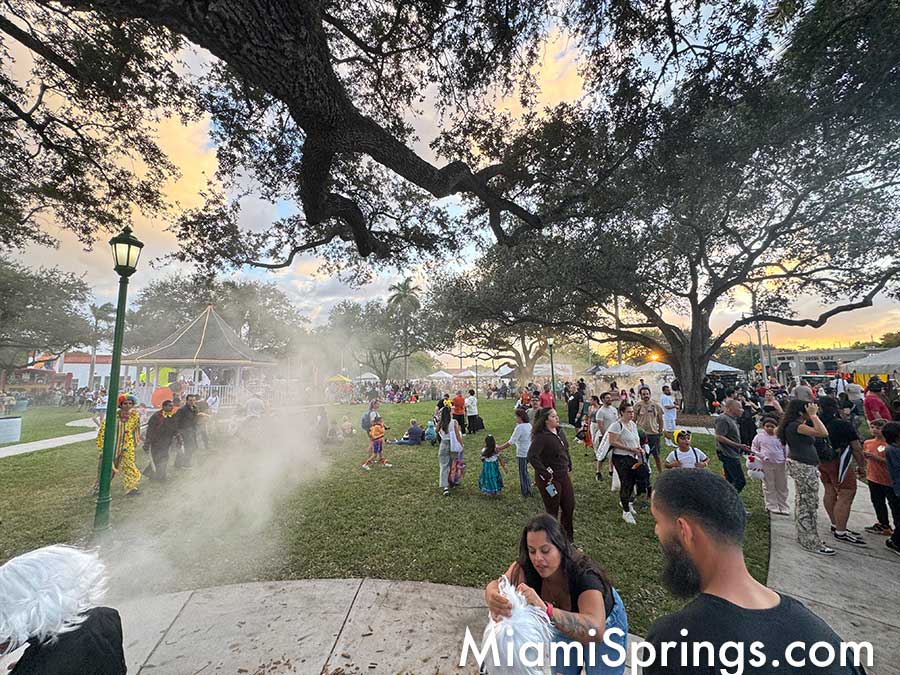 Howl-o-Springs Halloween on the Circle Event
