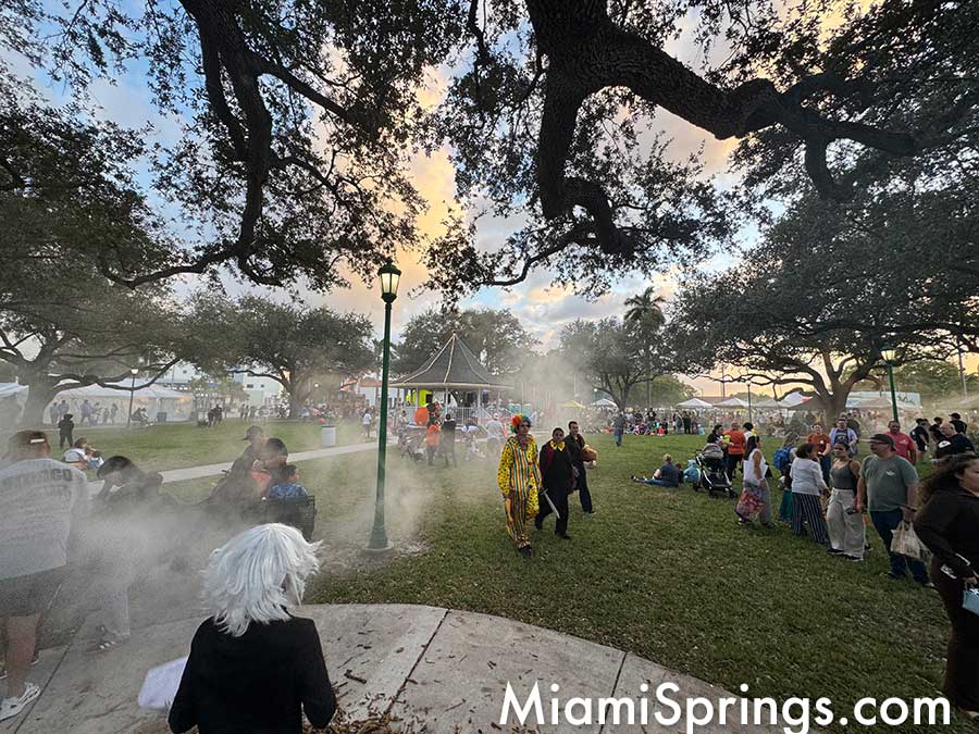 Howl-o-Springs Halloween on the Circle Event