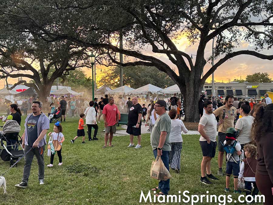 Howl-o-Springs Halloween on the Circle Event