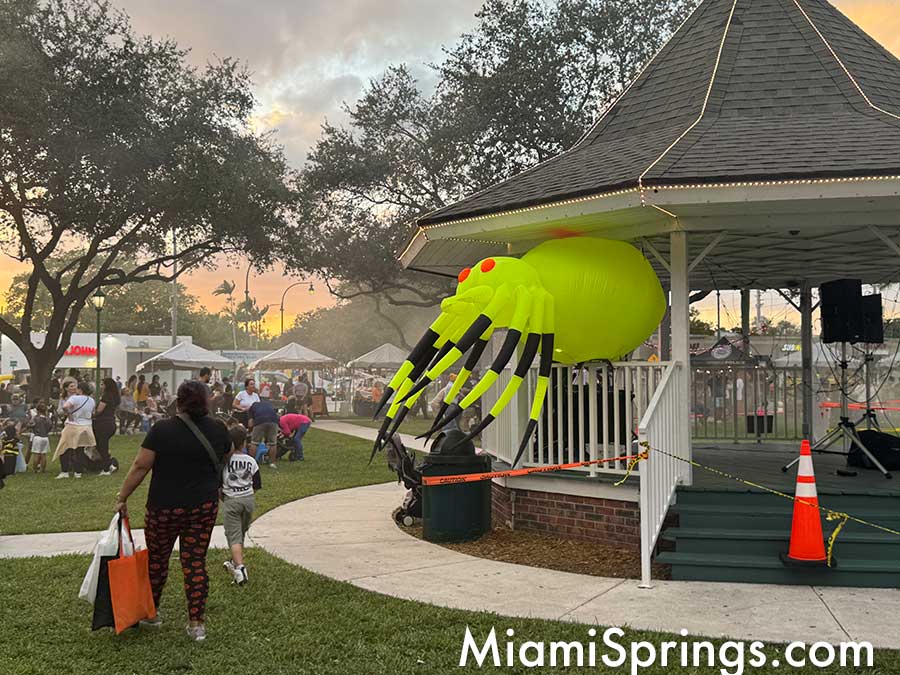 Howl-o-Springs Halloween on the Circle Event