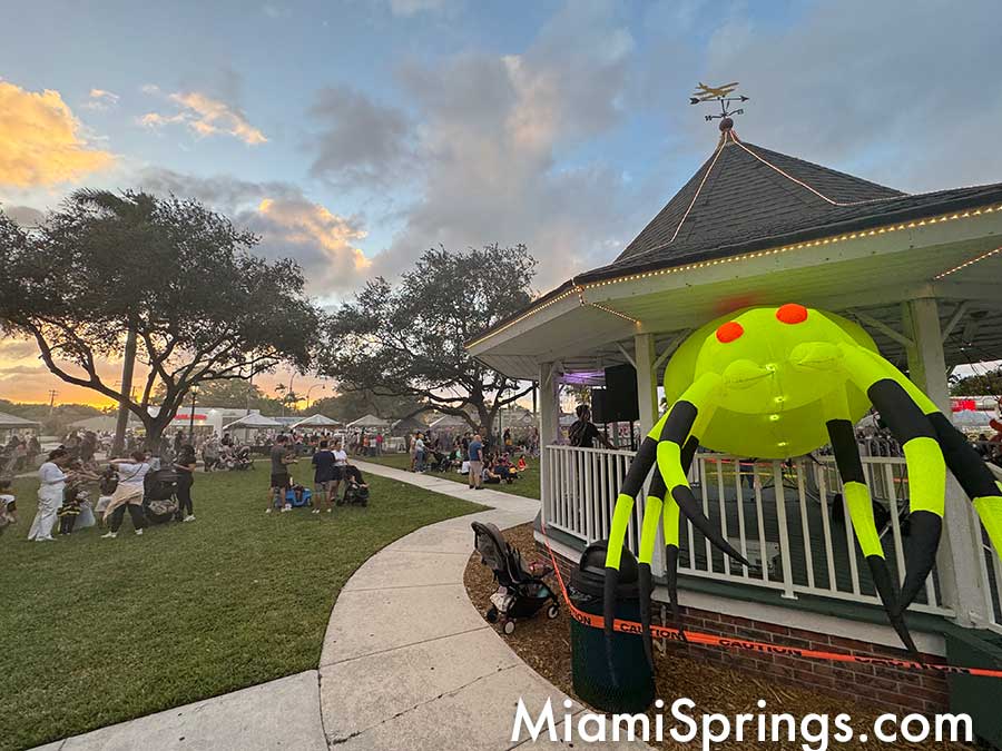 Howl-o-Springs Halloween on the Circle Event