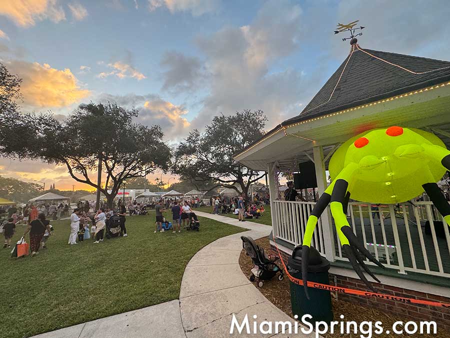 Howl-o-Springs Halloween on the Circle Event