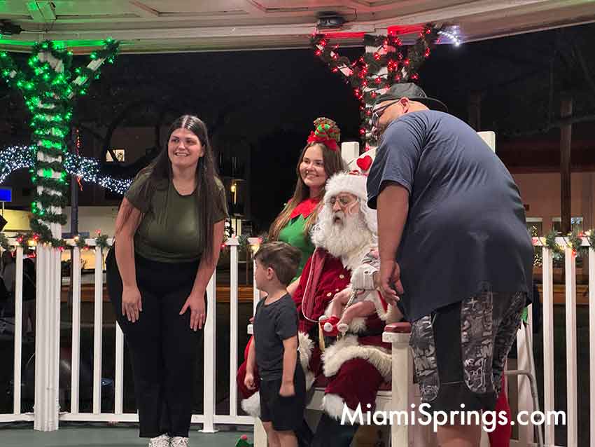 Pictures with Santa on the Circle