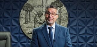Miami Springs Mayor Pitches the Community to Tourists